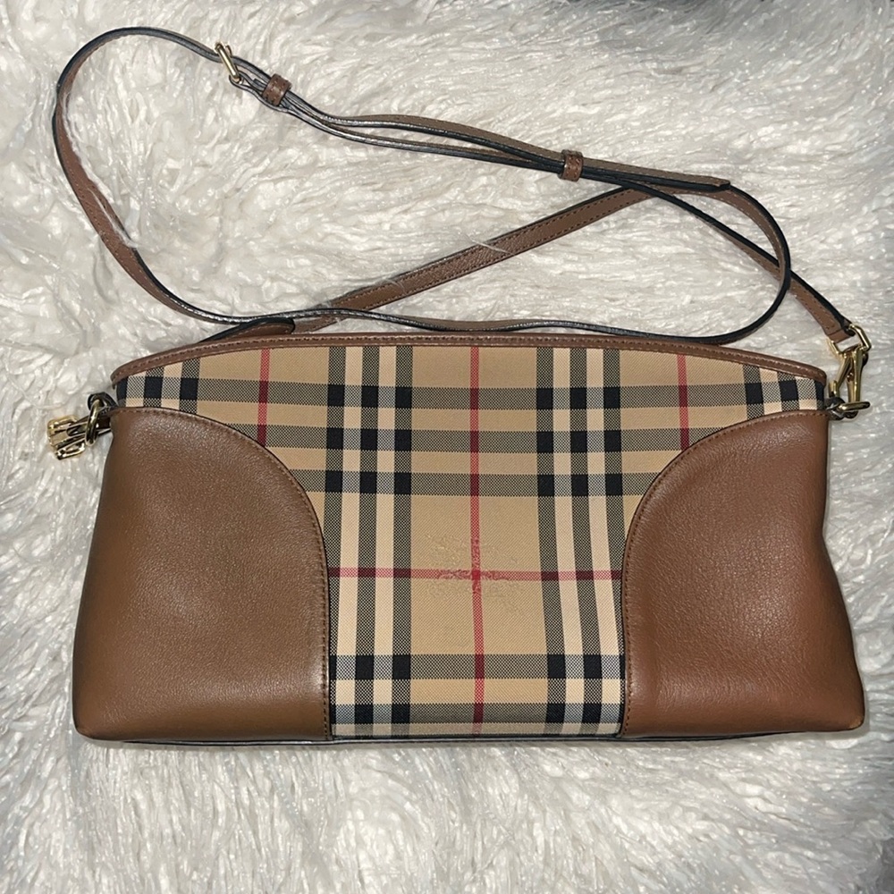 BURBERRY CROSSBODY AUTHENTIC LARGE CLUTCH SIGNATURE PATERN REMOVABLE STRAP EUC. - Picture 1 of 17